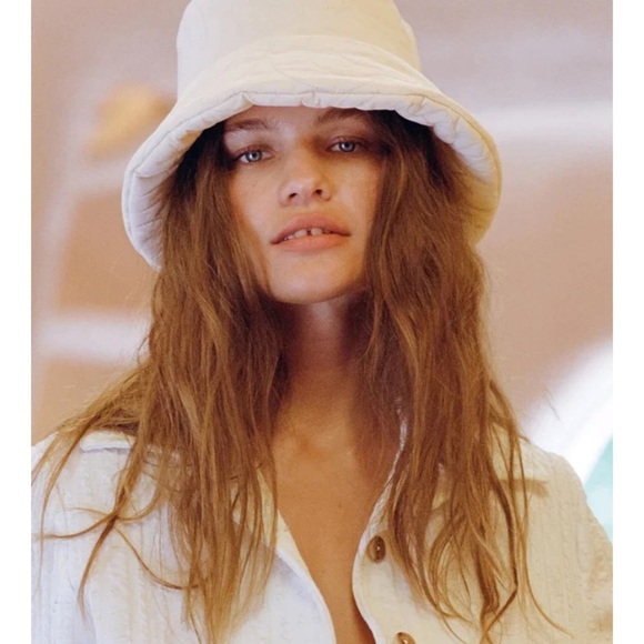 Lack of color puffer bucket hat new with tags cream size s-m main image 4